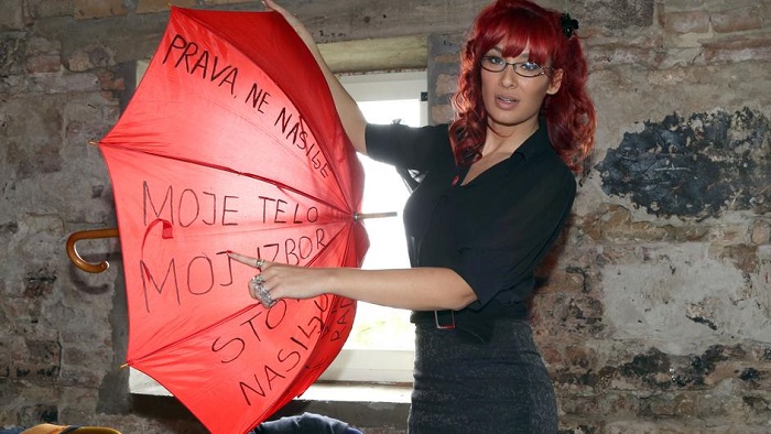 Kristina na jednoj od tribina Slobode prava. Foto: Milorad Milanković/Blic Kristina Ferari Milorad Milanković Blic